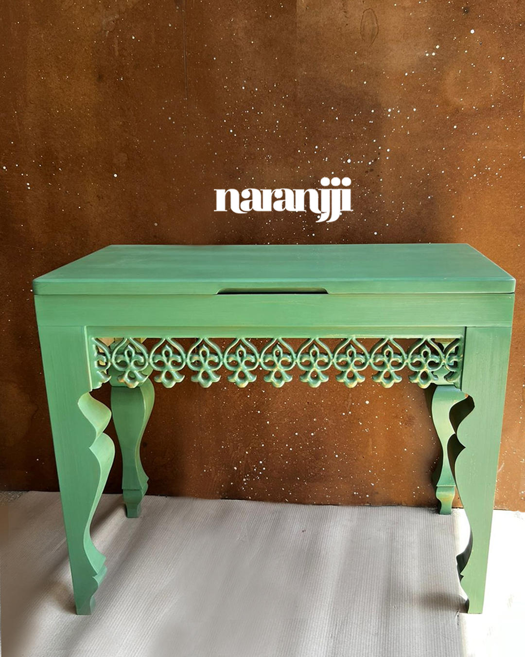 N vanity table